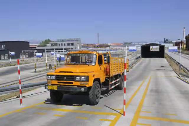 ��У����